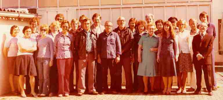 Vosteen • Floristenbedarf • 1976 Vosteen Belegschaft Mitarbeiterbindung Grosshaendler Import Export GmbH Floristengrosshandel 1